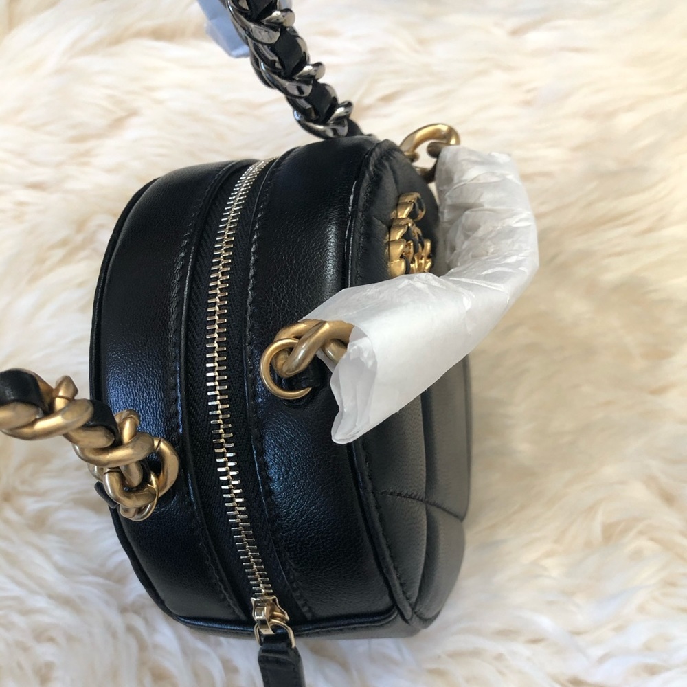Chanel | 21S 19 Round Clutch with Chain - GHW - Picture 3 of 3